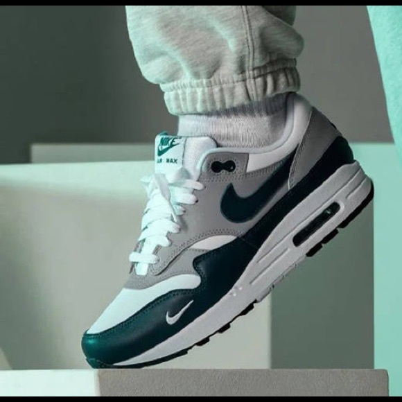 Nike Air Max 1 - Picture 4 of 9